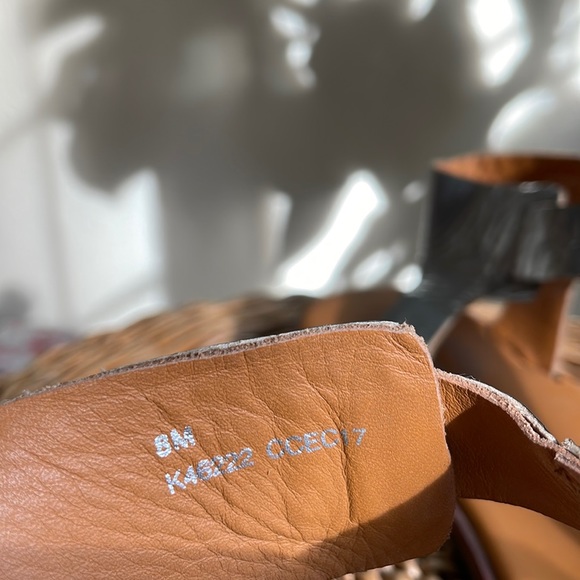 Like new Kork-Ease leather sandals - Picture 4 of 7